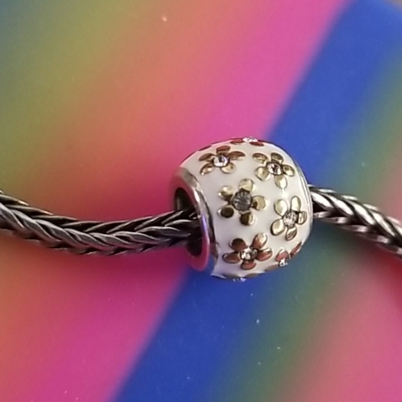 Silver and crystal flower bead - Picture 3 of 4